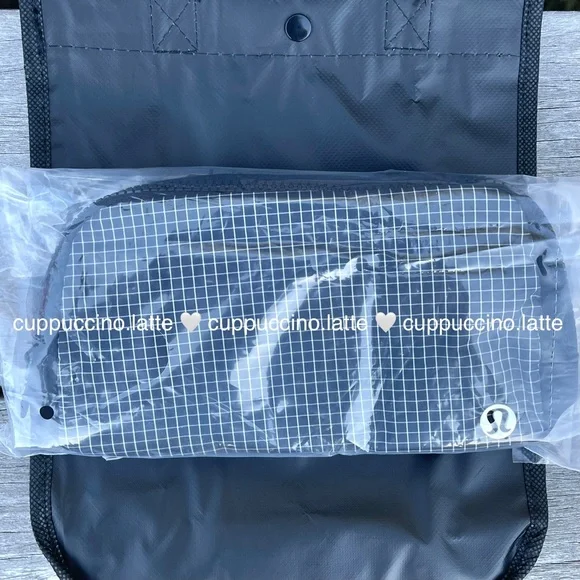 🖤NWT RARE🕸ORIGINAL Lululemon Everywhere Belt Bag in Black/White Grid Pattern
